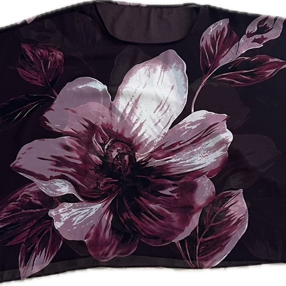 Laura petite wine colour floral  loose style top - Picture 5 of 6